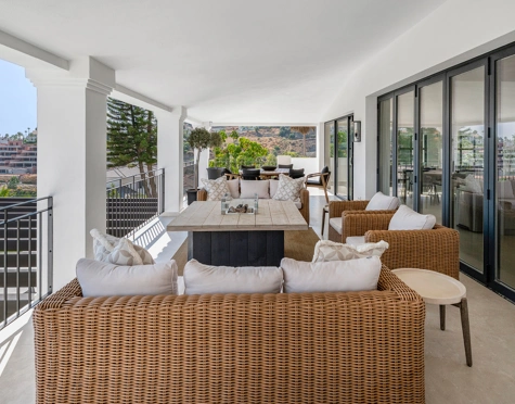 Villa for sale in Paraiso Alto, Benahavis