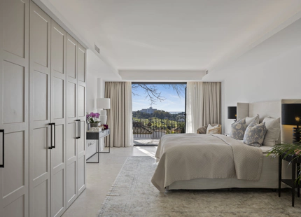 LUXURY VILLA WITH SEA AND GOLF VIEWS IN EL PARAÍSO ALTO