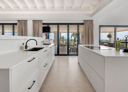 LUXURY VILLA WITH SEA AND GOLF VIEWS IN EL PARAÍSO ALTO