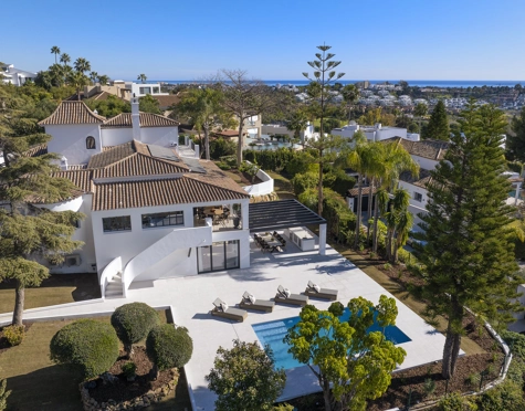Villa for sale in Paraiso Alto, Benahavis