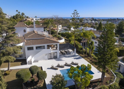 LUXURY VILLA WITH SEA AND GOLF VIEWS IN EL PARAÍSO ALTO