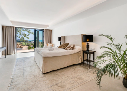 LUXURY VILLA WITH SEA AND GOLF VIEWS IN EL PARAÍSO ALTO