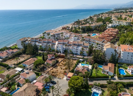 PARCELA CON PROYECTO DE VILLA A PASOS DE LA PLAYA EN MARBESA