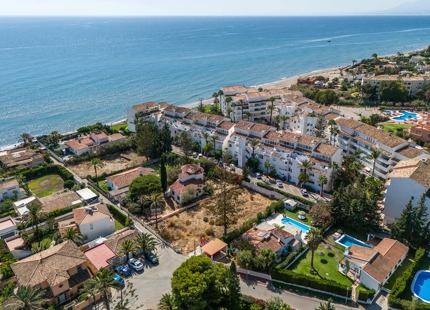 PARCELA CON PROYECTO DE VILLA A PASOS DE LA PLAYA EN MARBESA