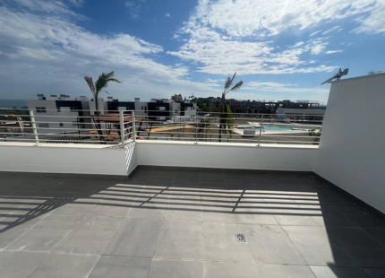 APARTAMENTO MODERNO CON VISTAS AL MAR EN ESTEPONA