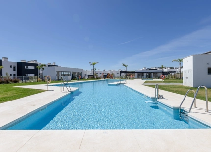 APARTAMENTO MODERNO CON VISTAS AL MAR EN ESTEPONA