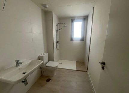 APARTAMENTO MODERNO CON VISTAS AL MAR EN ESTEPONA