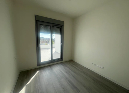 APARTAMENTO MODERNO CON VISTAS AL MAR EN ESTEPONA