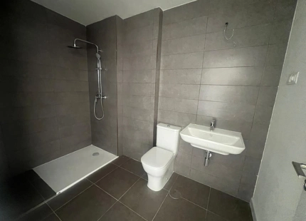 APARTAMENTO MODERNO CON VISTAS AL MAR EN ESTEPONA