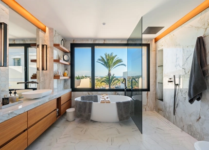 LUXURY DUPLEX PENTHOUSE WITH PANORAMIC SEA AND MOUNTAIN VIEWS IN NUEVA ANDALUCÍA