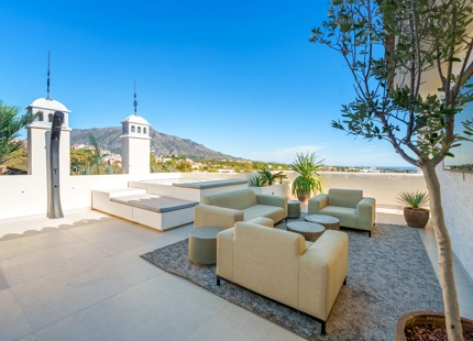 LUXURY DUPLEX PENTHOUSE WITH PANORAMIC SEA AND MOUNTAIN VIEWS IN NUEVA ANDALUCÍA