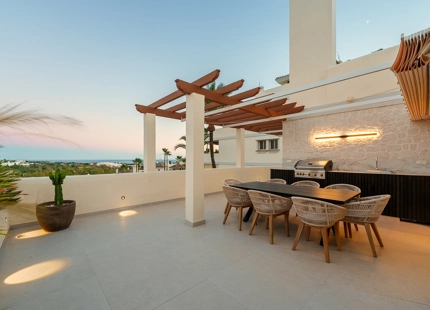 LUXURY DUPLEX PENTHOUSE WITH PANORAMIC SEA AND MOUNTAIN VIEWS IN NUEVA ANDALUCÍA