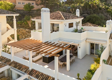 LUXURY DUPLEX PENTHOUSE WITH PANORAMIC SEA AND MOUNTAIN VIEWS IN NUEVA ANDALUCÍA