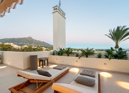 LUXURY DUPLEX PENTHOUSE WITH PANORAMIC SEA AND MOUNTAIN VIEWS IN NUEVA ANDALUCÍA
