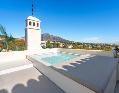 Duplex Penthouse for sale in Nueva Andalucia, Marbella