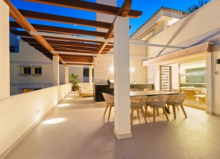 LUXURY DUPLEX PENTHOUSE WITH PANORAMIC SEA AND MOUNTAIN VIEWS IN NUEVA ANDALUCÍA