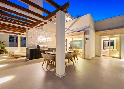LUXURY DUPLEX PENTHOUSE WITH PANORAMIC SEA AND MOUNTAIN VIEWS IN NUEVA ANDALUCÍA