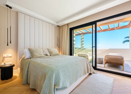 LUXURY DUPLEX PENTHOUSE WITH PANORAMIC SEA AND MOUNTAIN VIEWS IN NUEVA ANDALUCÍA