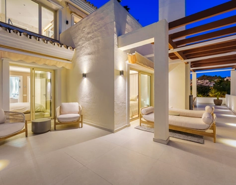 Duplex Penthouse for sale in Nueva Andalucia, Marbella