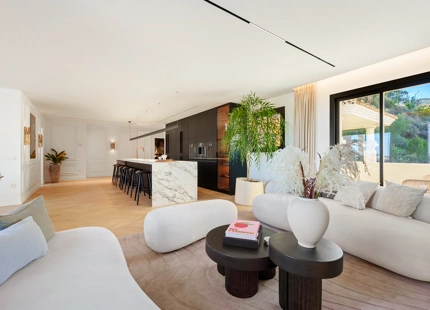 LUXURY DUPLEX PENTHOUSE WITH PANORAMIC SEA AND MOUNTAIN VIEWS IN NUEVA ANDALUCÍA