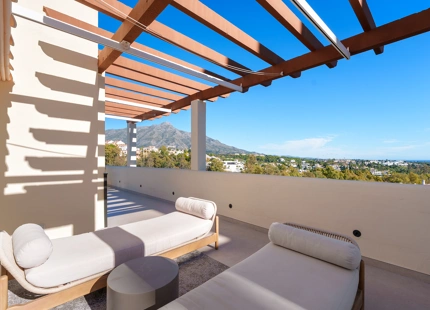 LUXURY DUPLEX PENTHOUSE WITH PANORAMIC SEA AND MOUNTAIN VIEWS IN NUEVA ANDALUCÍA