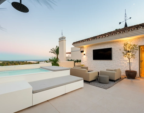 Duplex Penthouse for sale in Nueva Andalucia, Marbella