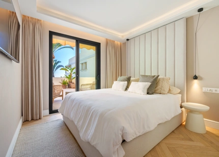 LUXURY DUPLEX PENTHOUSE WITH PANORAMIC SEA AND MOUNTAIN VIEWS IN NUEVA ANDALUCÍA
