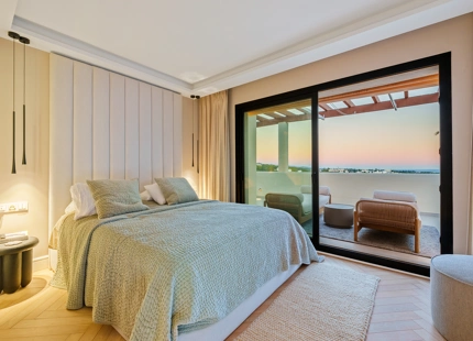 LUXURY DUPLEX PENTHOUSE WITH PANORAMIC SEA AND MOUNTAIN VIEWS IN NUEVA ANDALUCÍA