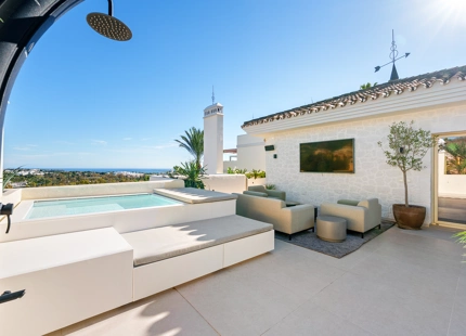 LUXURY DUPLEX PENTHOUSE WITH PANORAMIC SEA AND MOUNTAIN VIEWS IN NUEVA ANDALUCÍA