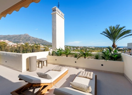 LUXURY DUPLEX PENTHOUSE WITH PANORAMIC SEA AND MOUNTAIN VIEWS IN NUEVA ANDALUCÍA
