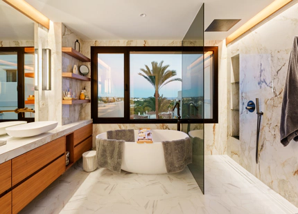 LUXURY DUPLEX PENTHOUSE WITH PANORAMIC SEA AND MOUNTAIN VIEWS IN NUEVA ANDALUCÍA