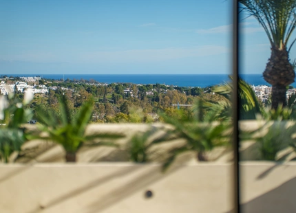 LUXURY DUPLEX PENTHOUSE WITH PANORAMIC SEA AND MOUNTAIN VIEWS IN NUEVA ANDALUCÍA