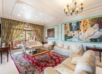 ÁTICO TRIPLEX ELEGANTE CON PISCINA PRIVADA Y VISTAS AL MAR EN GUADALMINA BAJA