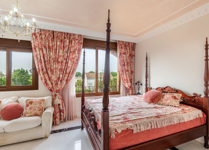 ÁTICO TRIPLEX ELEGANTE CON PISCINA PRIVADA Y VISTAS AL MAR EN GUADALMINA BAJA