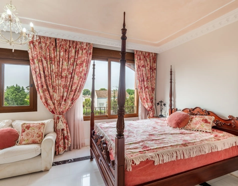 Penthouse for sale in Estepona East