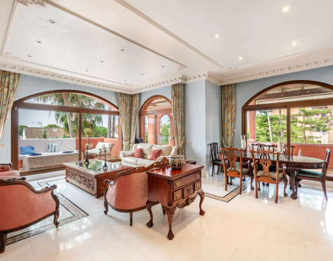 Penthouse for sale in Estepona East