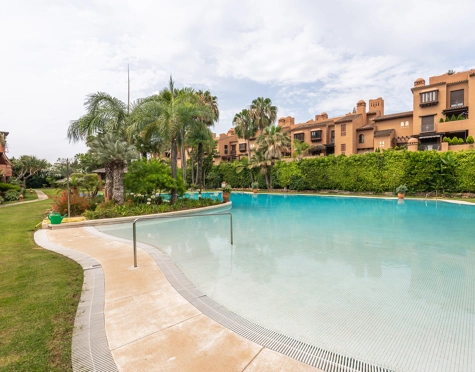 Penthouse for sale in Estepona East