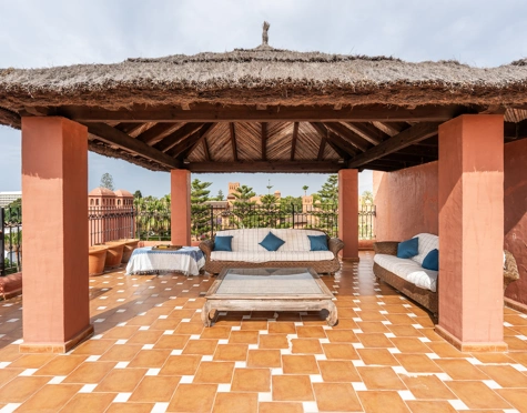 Penthouse for sale in Estepona East