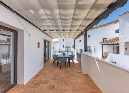 ELEGANTE TRÍPLEX MEDITERRÁNEO CON VISTAS PANORÁMICAS EN LOS ALTOS DE LOS MONTEROS, MARBELLA ESTE