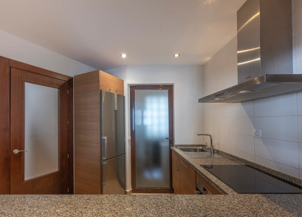 ELEGANTE TRÍPLEX MEDITERRÁNEO CON VISTAS PANORÁMICAS EN LOS ALTOS DE LOS MONTEROS, MARBELLA ESTE