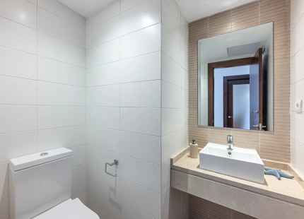 ELEGANTE TRÍPLEX MEDITERRÁNEO CON VISTAS PANORÁMICAS EN LOS ALTOS DE LOS MONTEROS, MARBELLA ESTE