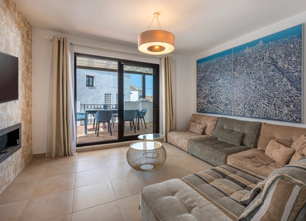ELEGANTE TRÍPLEX MEDITERRÁNEO CON VISTAS PANORÁMICAS EN LOS ALTOS DE LOS MONTEROS, MARBELLA ESTE