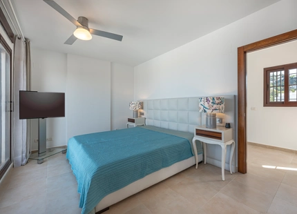 ELEGANTE TRÍPLEX MEDITERRÁNEO CON VISTAS PANORÁMICAS EN LOS ALTOS DE LOS MONTEROS, MARBELLA ESTE