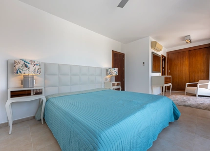 ELEGANTE TRÍPLEX MEDITERRÁNEO CON VISTAS PANORÁMICAS EN LOS ALTOS DE LOS MONTEROS, MARBELLA ESTE