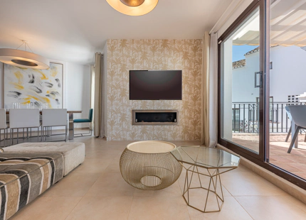 ELEGANTE TRÍPLEX MEDITERRÁNEO CON VISTAS PANORÁMICAS EN LOS ALTOS DE LOS MONTEROS, MARBELLA ESTE