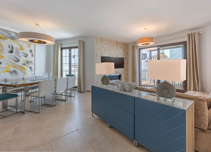 ELEGANTE TRÍPLEX MEDITERRÁNEO CON VISTAS PANORÁMICAS EN LOS ALTOS DE LOS MONTEROS, MARBELLA ESTE