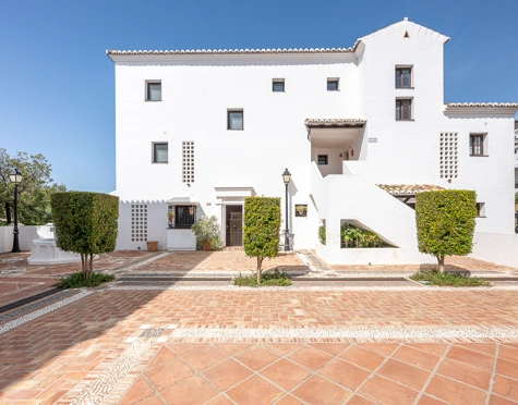 Triplex for sale in Los Altos de los Monteros, Marbella Este