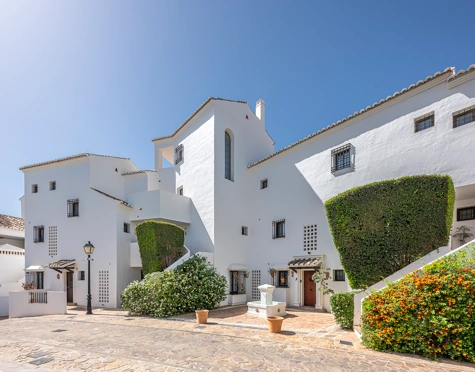 Triplex for sale in Los Altos de los Monteros, Marbella Este