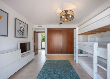 ELEGANTE TRÍPLEX MEDITERRÁNEO CON VISTAS PANORÁMICAS EN LOS ALTOS DE LOS MONTEROS, MARBELLA ESTE