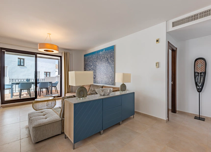 ELEGANTE TRÍPLEX MEDITERRÁNEO CON VISTAS PANORÁMICAS EN LOS ALTOS DE LOS MONTEROS, MARBELLA ESTE